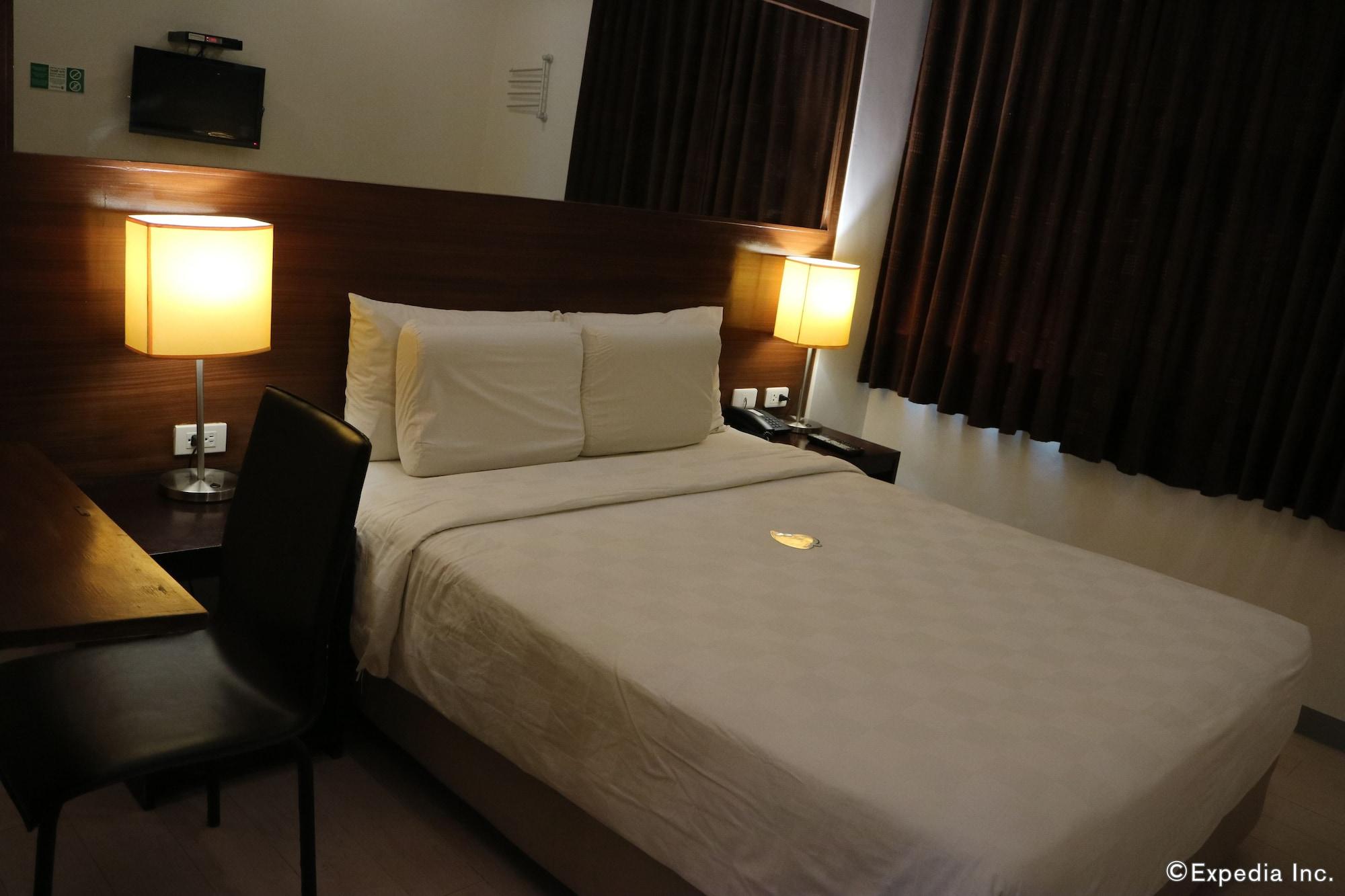 Go Hotels Bacolod Bagian luar foto
