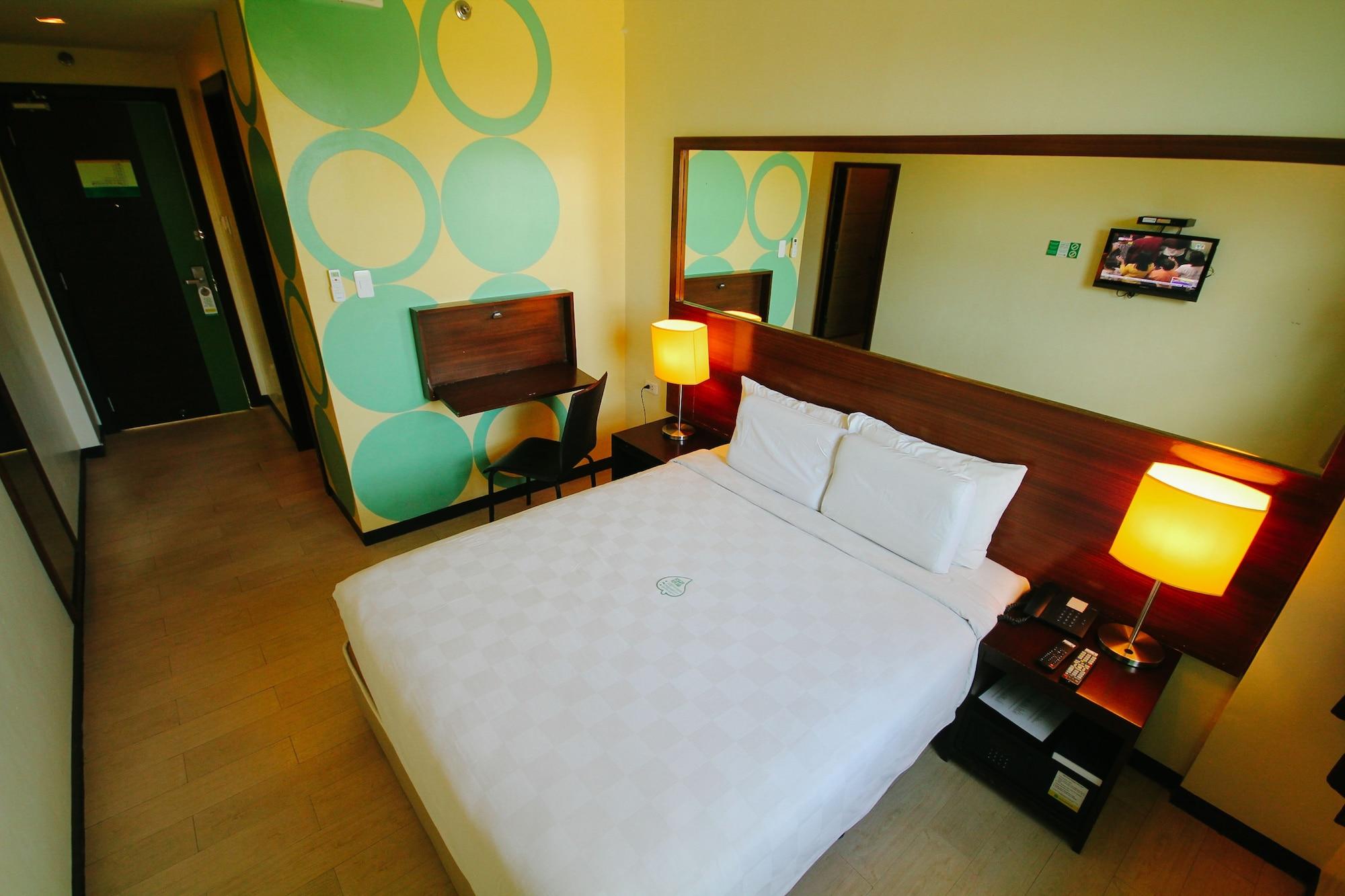 Go Hotels Bacolod Bagian luar foto