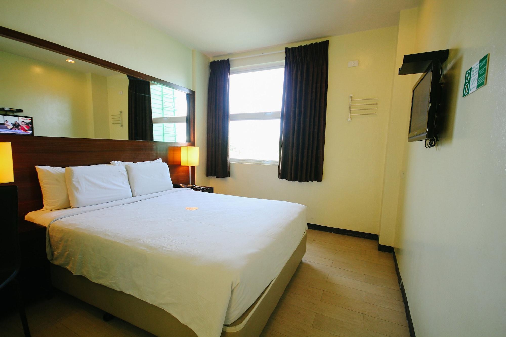 Go Hotels Bacolod Bagian luar foto