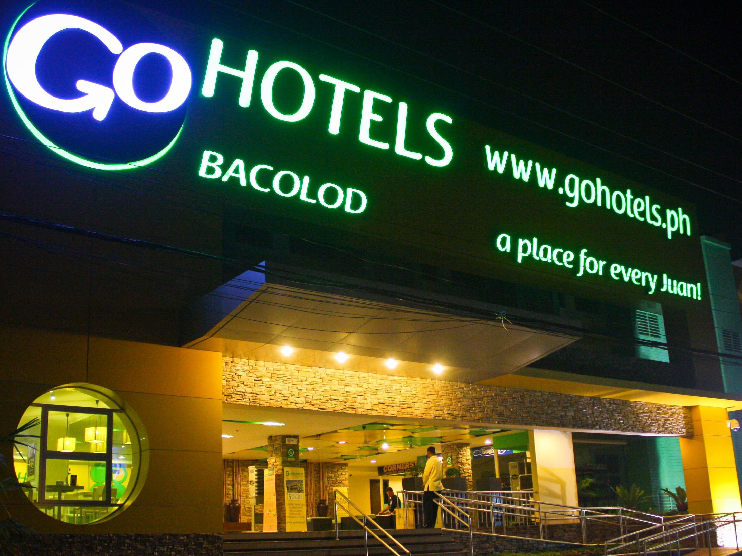 Go Hotels Bacolod Bagian luar foto