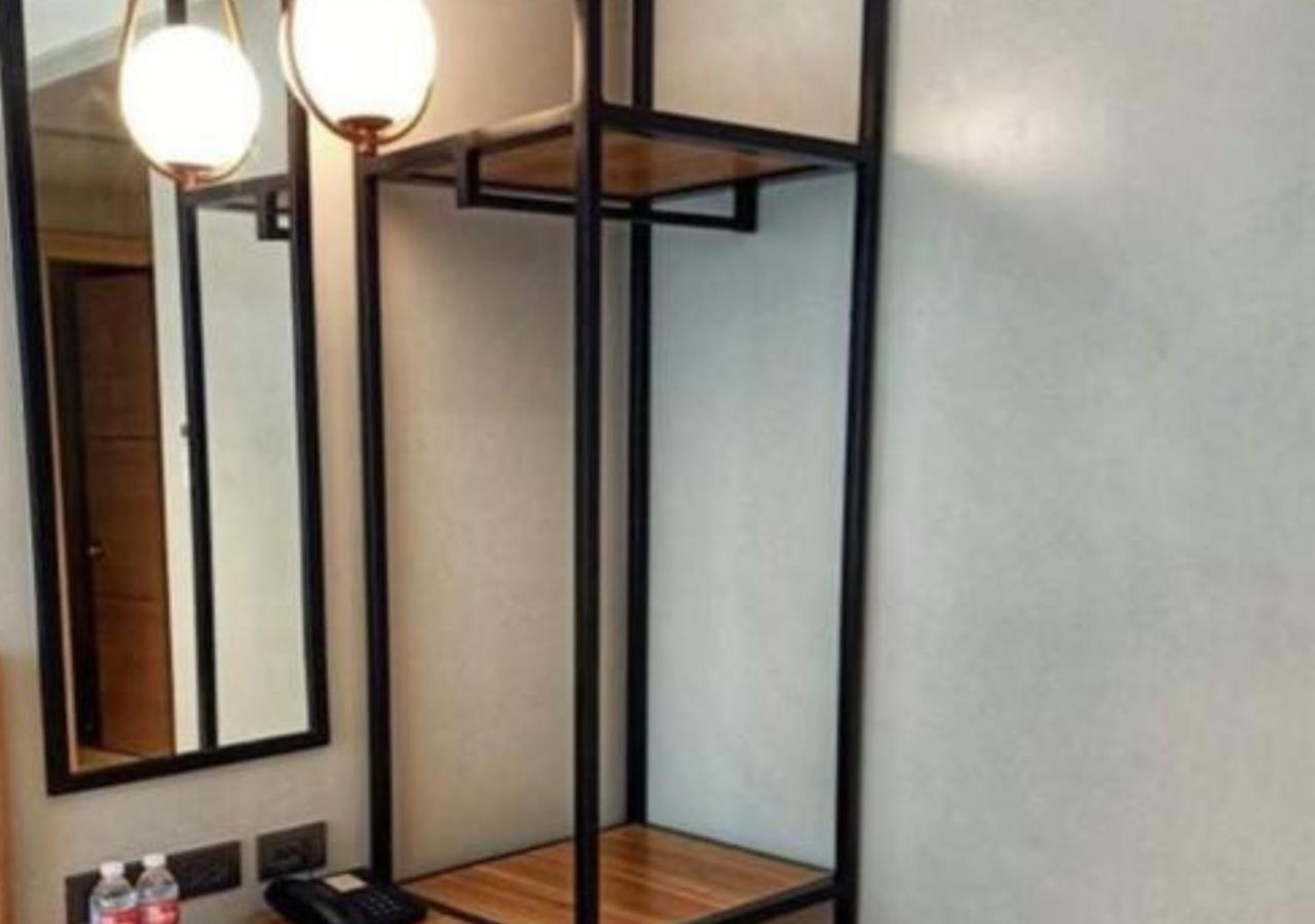 Go Hotels Bacolod Bagian luar foto