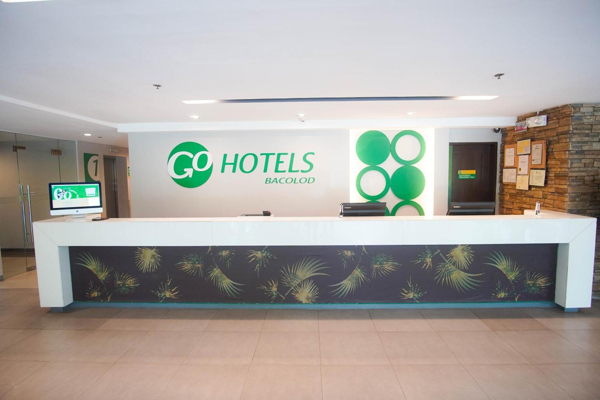 Go Hotels Bacolod Bagian luar foto