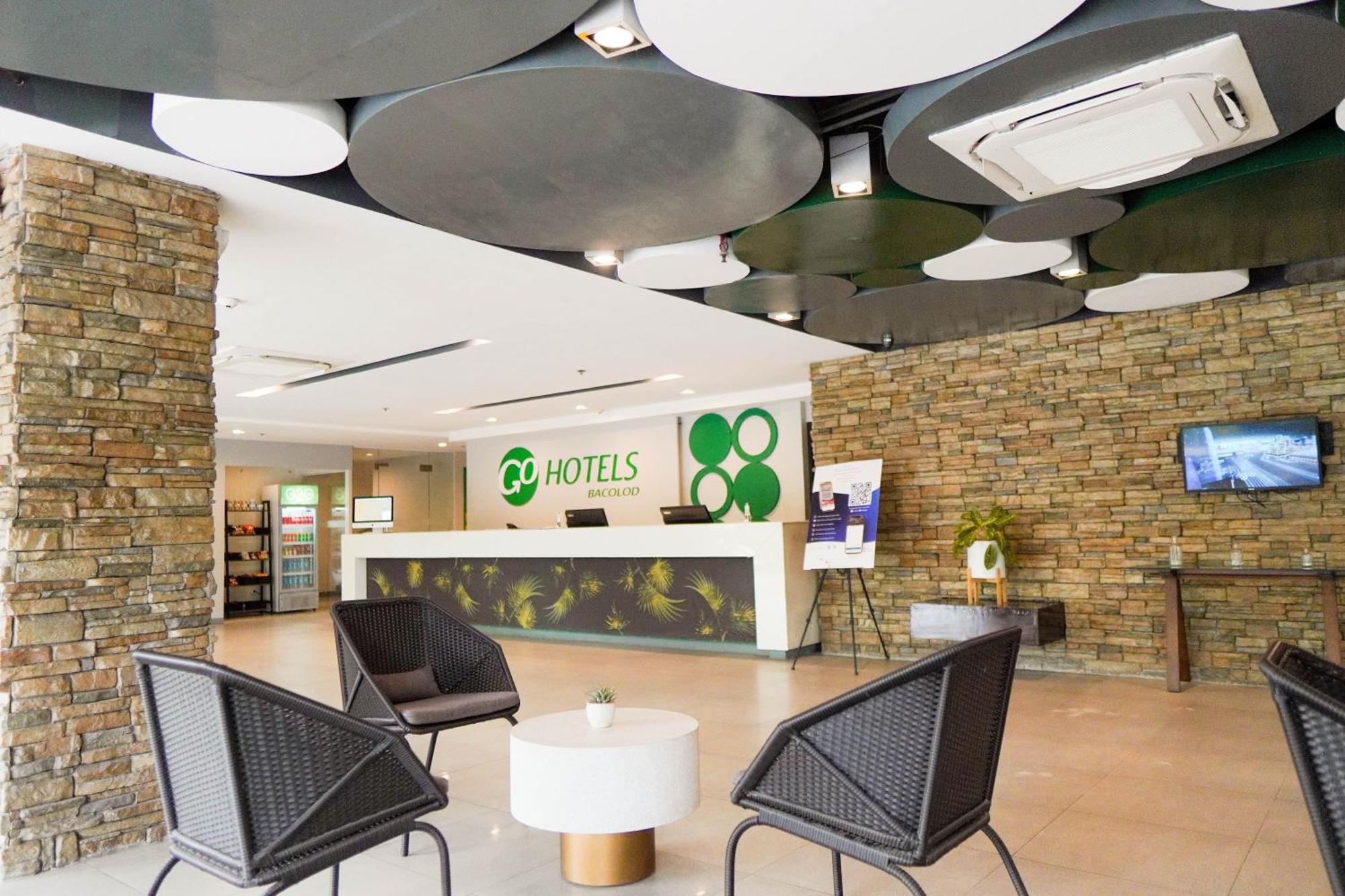 Go Hotels Bacolod Bagian luar foto