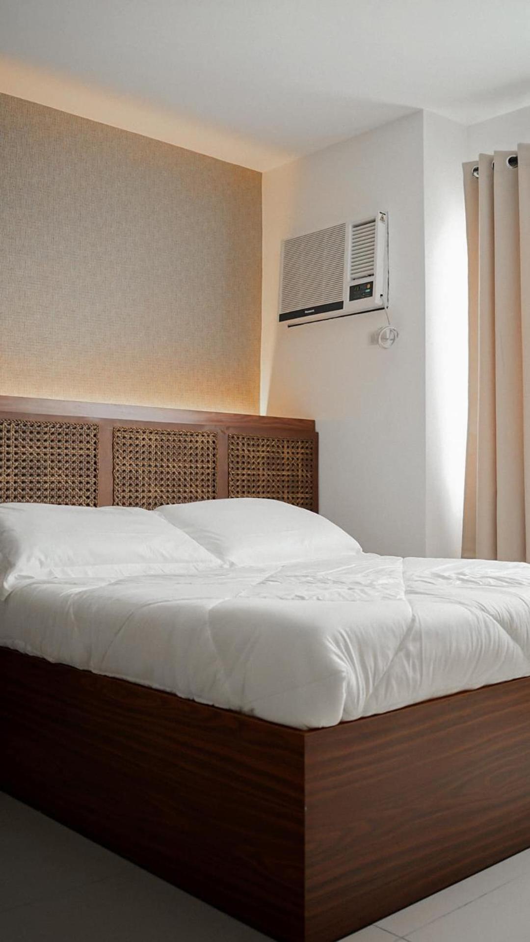 Go Hotels Bacolod Bagian luar foto