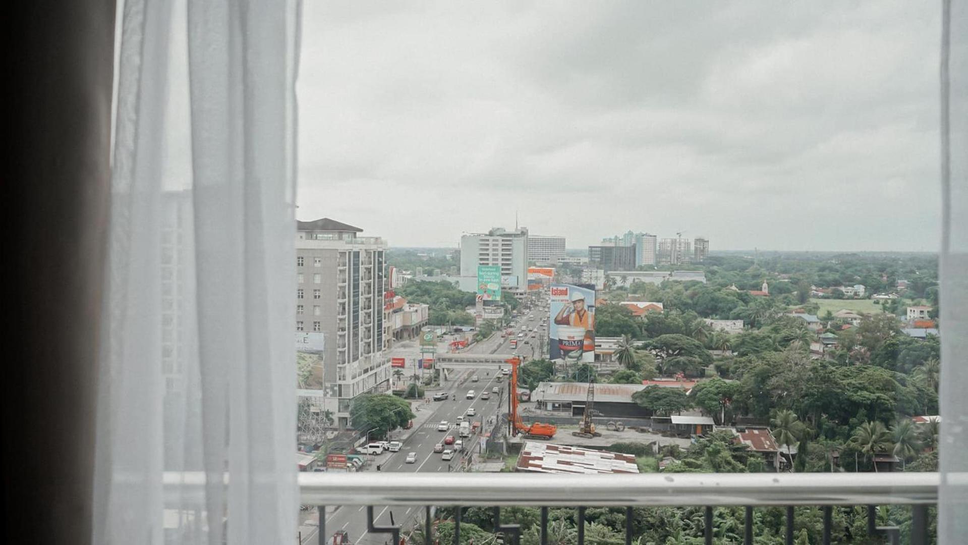 Go Hotels Bacolod Bagian luar foto