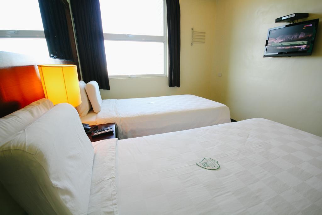 Go Hotels Bacolod Bagian luar foto