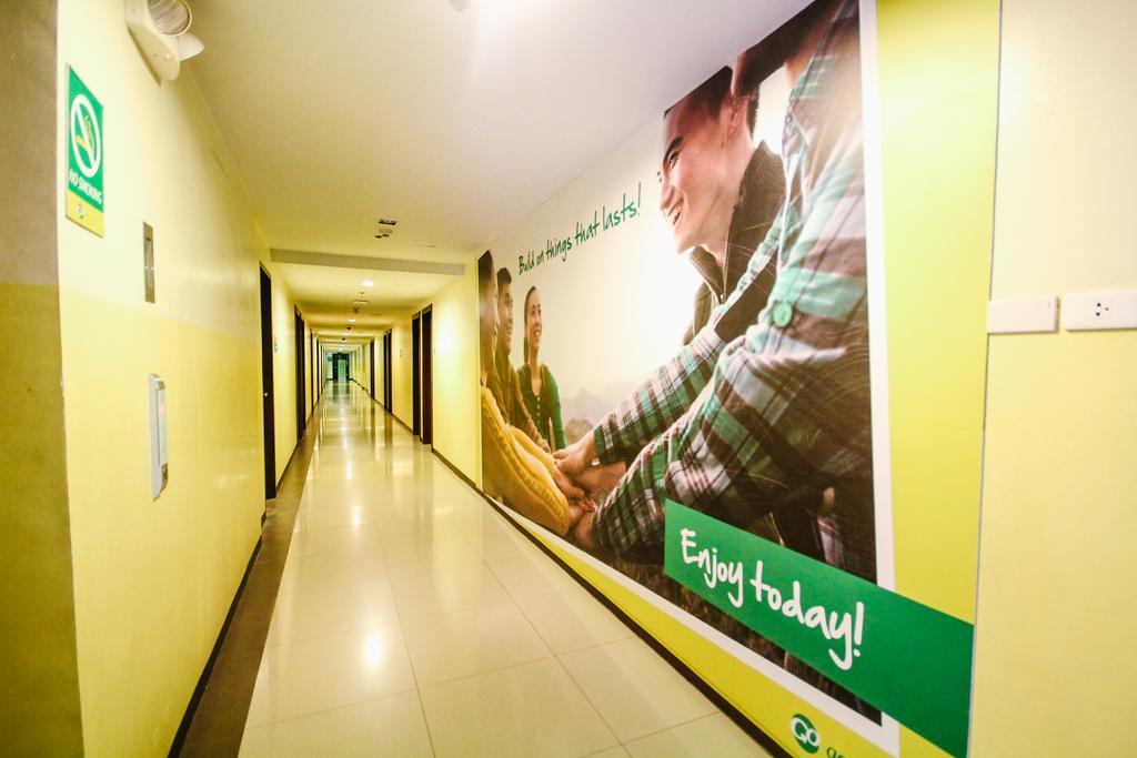 Go Hotels Bacolod Bagian luar foto