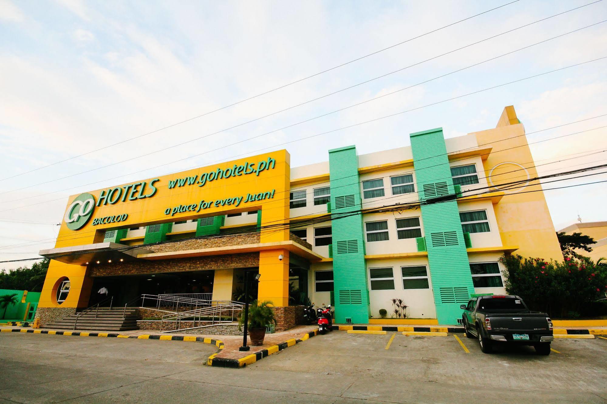 Go Hotels Bacolod Bagian luar foto