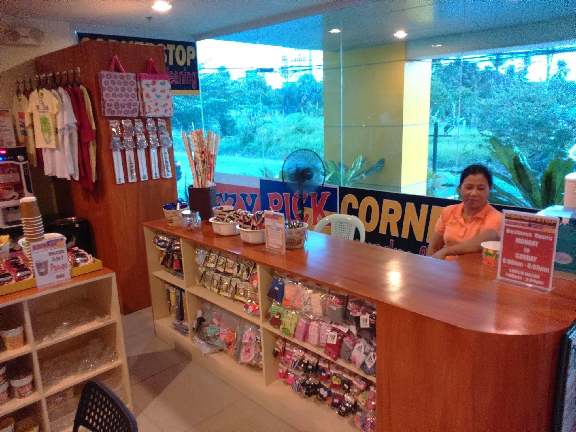 Go Hotels Bacolod Bagian luar foto