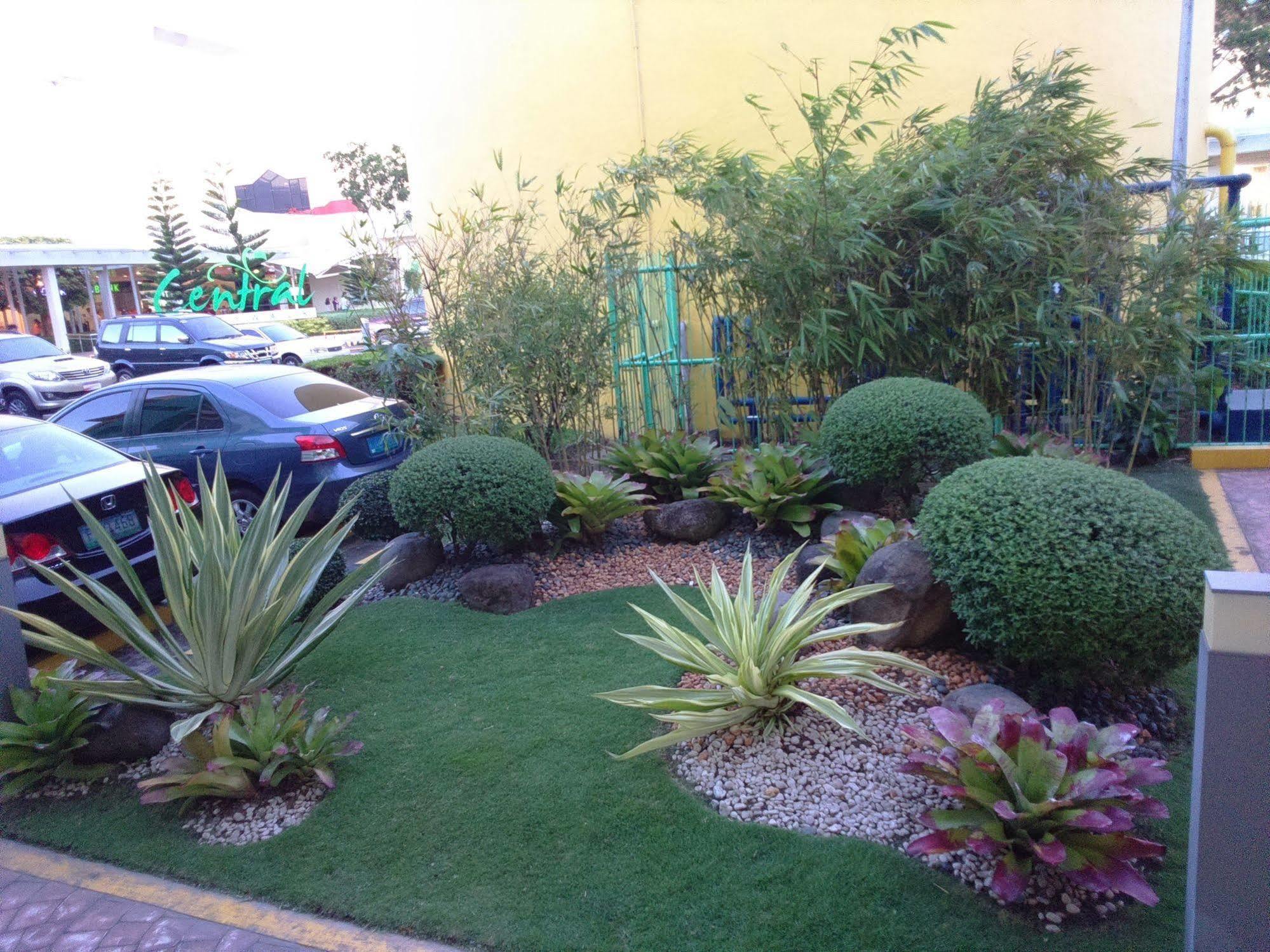 Go Hotels Bacolod Bagian luar foto