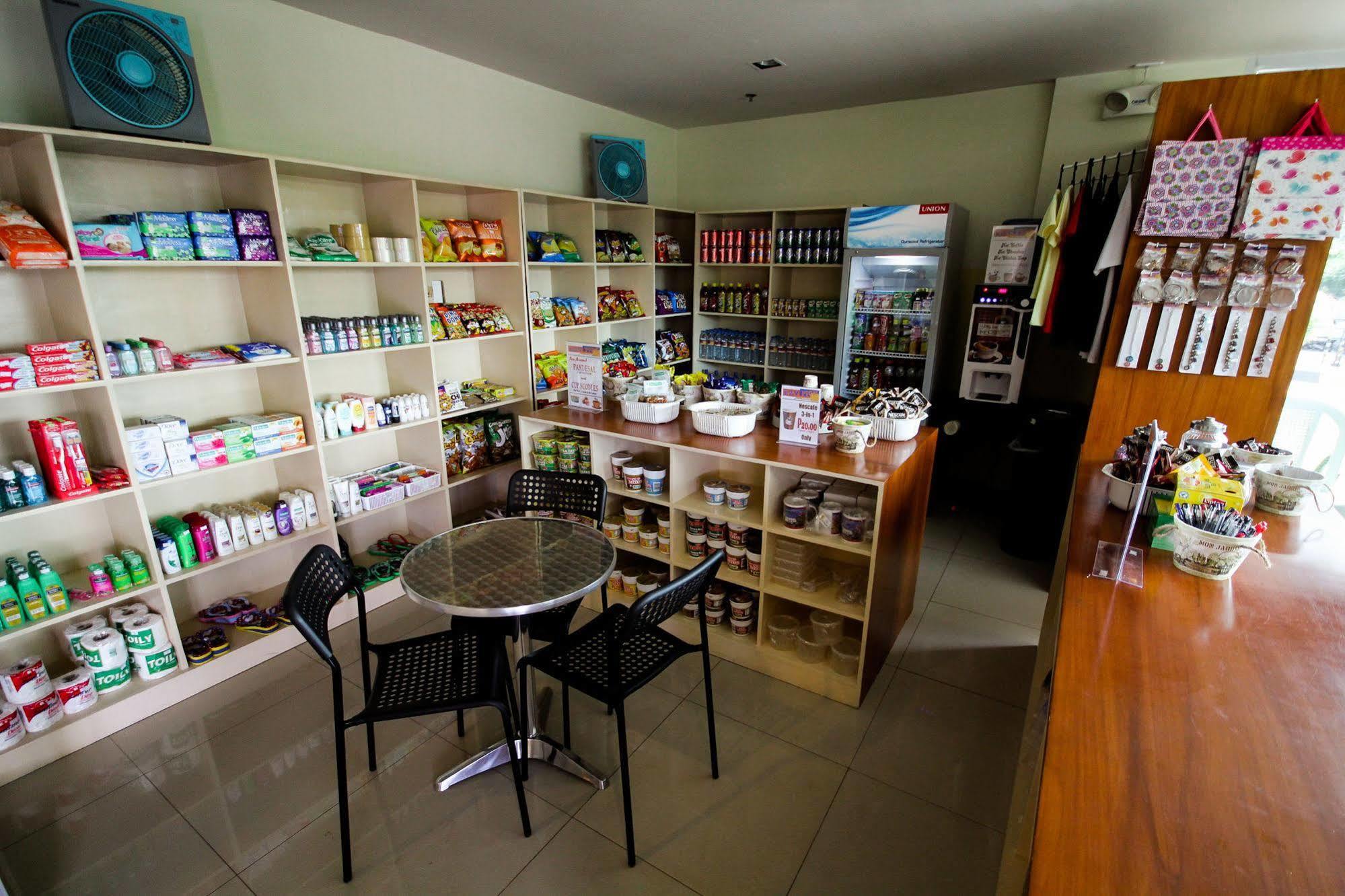 Go Hotels Bacolod Bagian luar foto