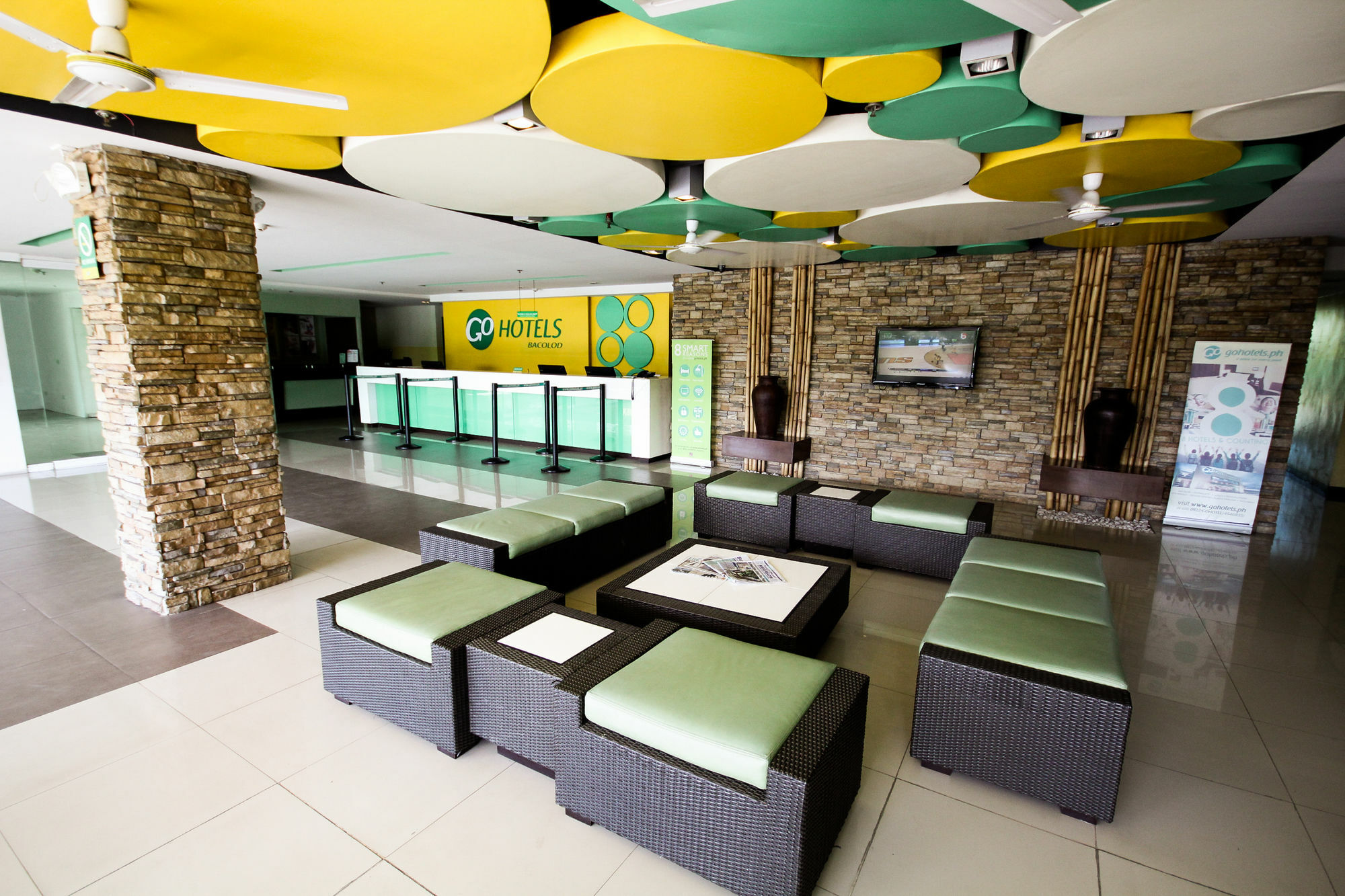 Go Hotels Bacolod Bagian luar foto